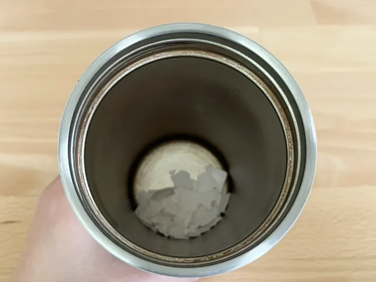 卵の殻を入れた水筒の写真（撮影：grapeライフハック編集部）