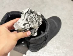 『新聞紙で靴を乾かす方法』の写真（撮影：キジカク）