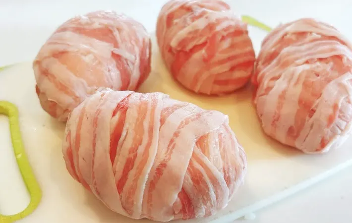 『肉巻きおにぎり』を作る写真（撮影：キジカク）