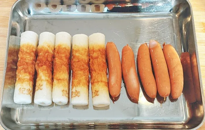 『ちくわドッグ』を作る写真（撮影：キジカク）