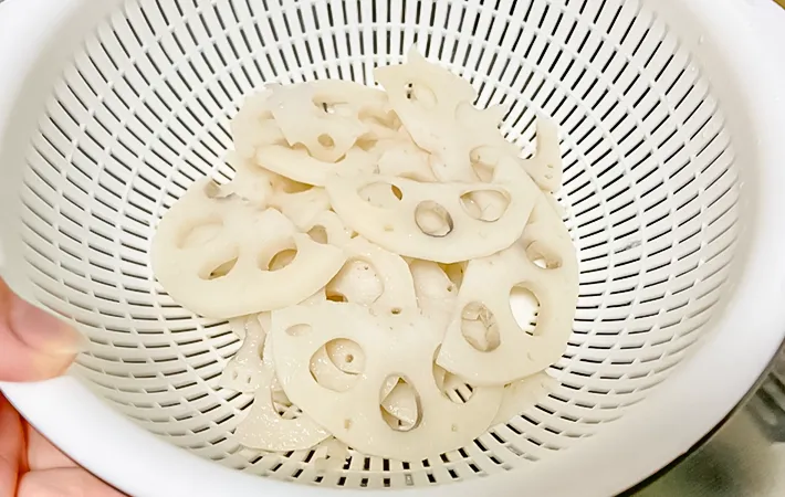 ゆで上がったレンコンの写真（撮影：エニママ）