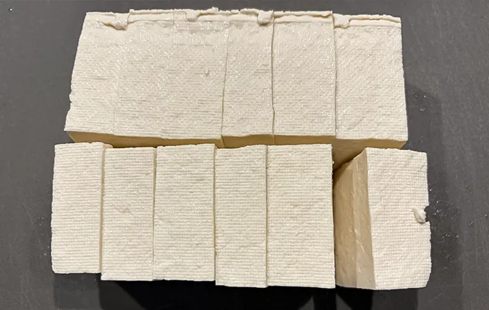 木綿豆腐を切った写真（撮影：エニママ）