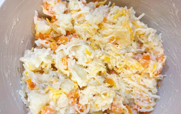 『ポテトサラダ入りハンバーグ』を作る写真（撮影：エニママ）