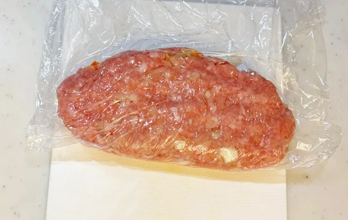 『ポテトサラダ入りハンバーグ』を作る写真（撮影：エニママ）