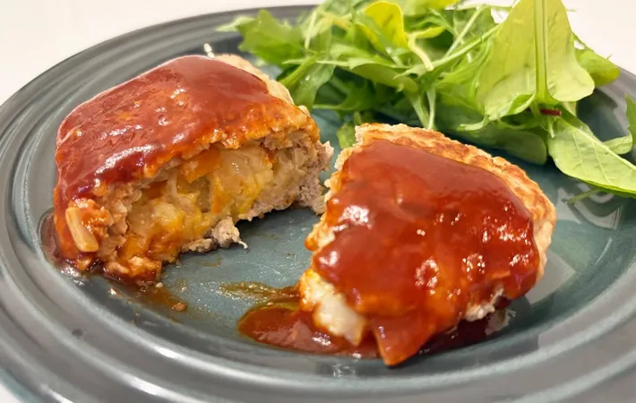 『ポテトサラダ入りハンバーグ』の完成写真（撮影：エニママ）