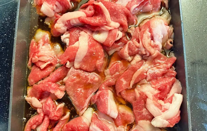 『肉乗せだし巻き玉子』を作る写真（撮影：エニママ）