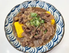 『肉乗せだし巻き玉子』の完成写真（撮影：エニママ）