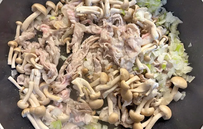 『夢中豚』を作る写真（撮影：エニママ）