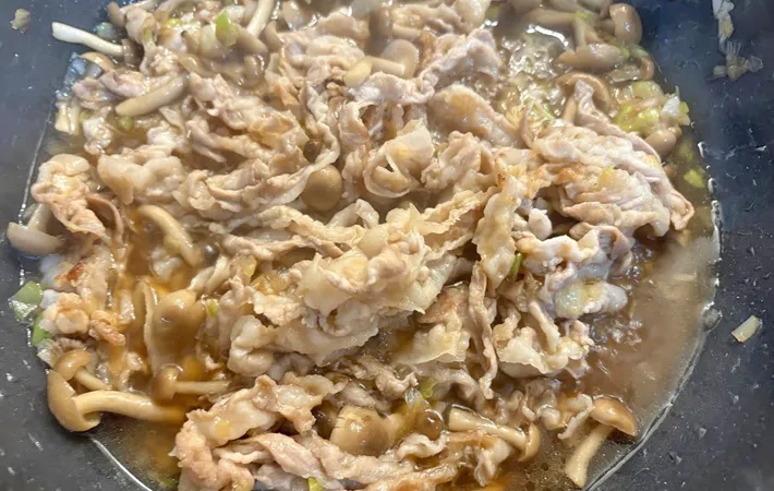 『夢中豚』を作る写真（撮影：エニママ）