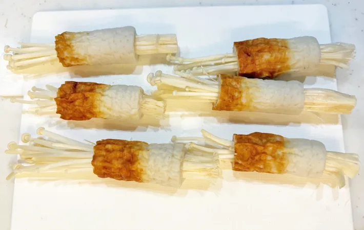 『ちくわのえのき詰め』を作る写真（撮影：エニママ）