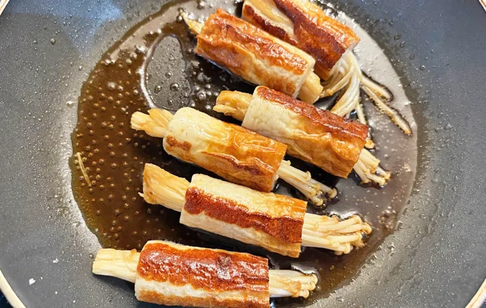 『ちくわのえのき詰め』を作る写真（撮影：エニママ）