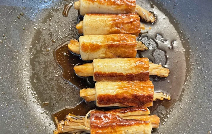 『ちくわのえのき詰め』を作る写真（撮影：エニママ）