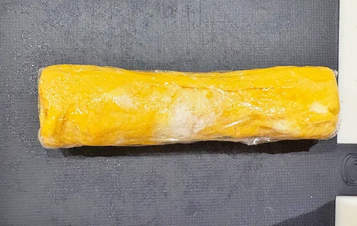 『オクラ入り玉子焼き』を作る写真（撮影：エニママ）