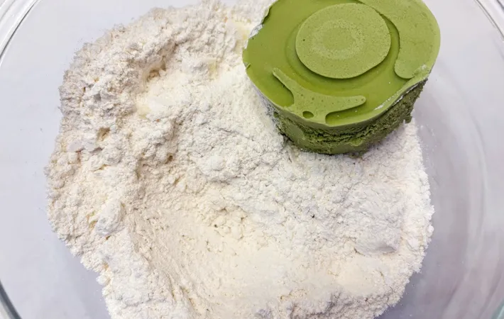 『スーパーカップでスコーン』を作る写真（撮影：エニママ）