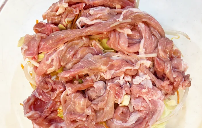 『レンチンカレー』を作る写真（撮影：エニママ）