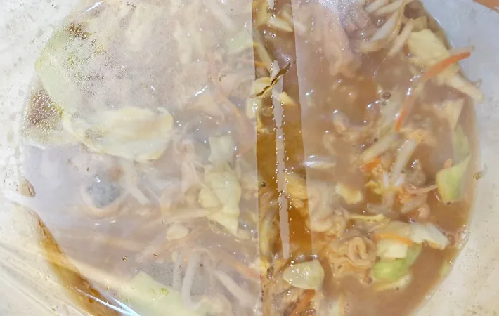 『レンチンカレー』を作る写真（撮影：エニママ）