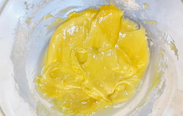 『栗入りパウンドケーキ』を作る写真（撮影：エニママ）