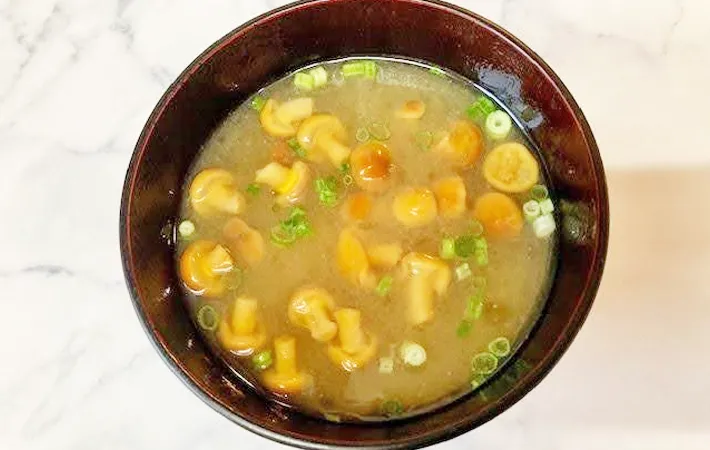 『昆布茶入り味噌汁』の完成写真（撮影：エニママ）