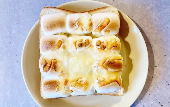 『マシュマロチーズトースト』の完成写真（撮影：エニママ）