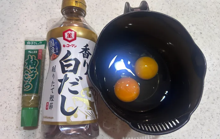 『柚子胡椒入り玉子焼き』の材料写真（撮影：エニママ）