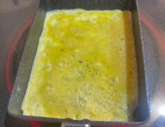 『柚子胡椒入り玉子焼き』を作る写真（撮影：エニママ）