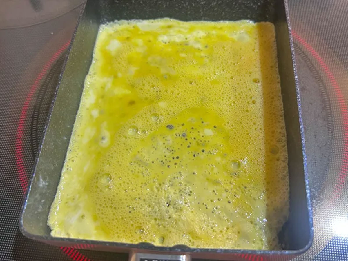 『柚子胡椒入り玉子焼き』を作る写真（撮影：エニママ）