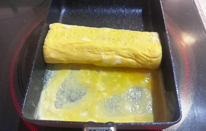 『福神漬け入り玉子焼き』を作る写真（撮影：エニママ）