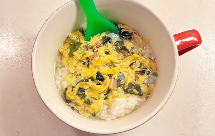 『雑炊風たまごスープかけごはん』の完成写真（撮影：エニママ）