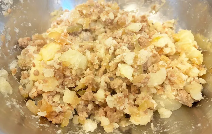 『焼くだけコロッケ』を作る写真（撮影：エニママ）