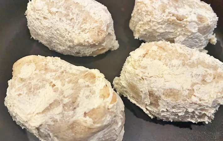 『焼くだけコロッケ』を作る写真（撮影：エニママ）