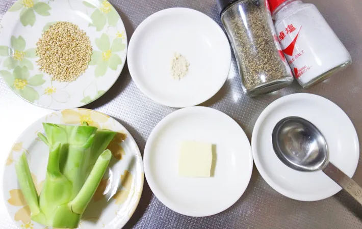 『ブロッコリーの洋風ごまバターきんぴら』の材料写真（撮影：エニママ）