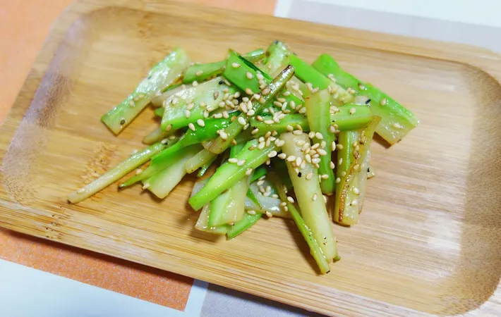 『ブロッコリーの洋風ごまバターきんぴら』の完成写真（撮影：エニママ）