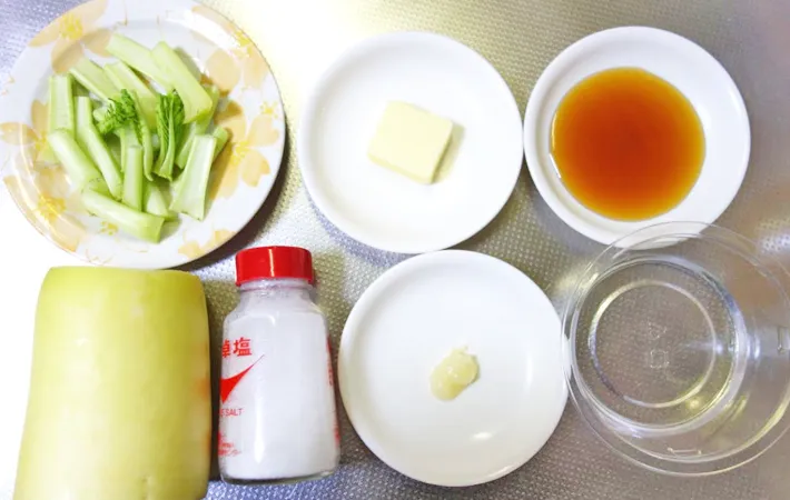 『大根のガーリックバターステーキ』の材料写真（撮影：エニママ）