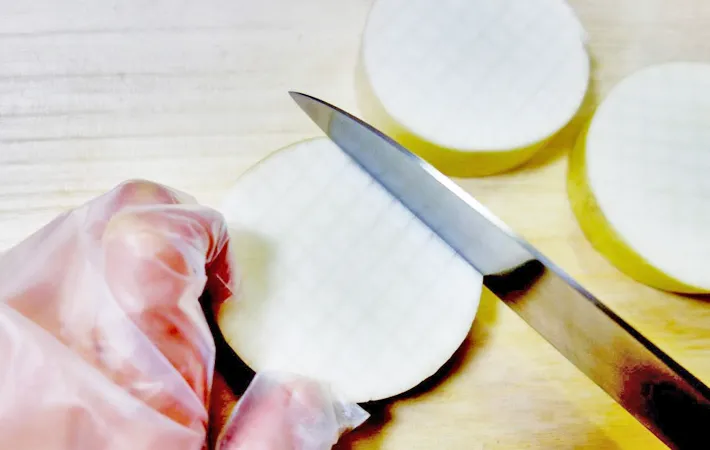 『大根のガーリックバターステーキ』を作る写真（撮影：エニママ）