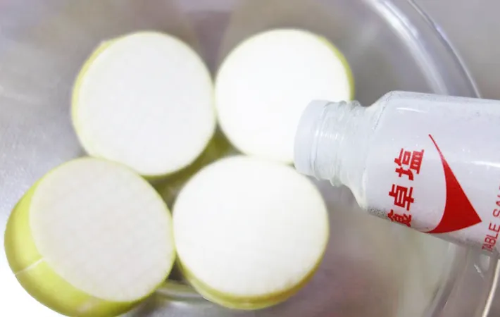 『大根のガーリックバターステーキ』を作る写真（撮影：エニママ）