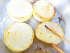 『大根のガーリックバターステーキ』の作り方の画像（撮影：エニママ）