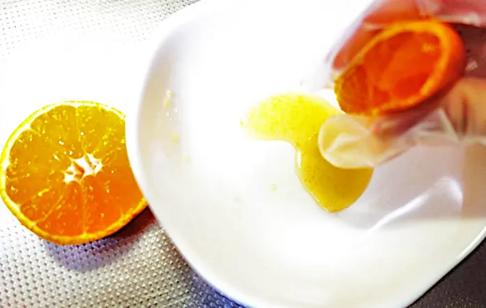 『みかんポン酢』を作る写真（撮影：エニママ）