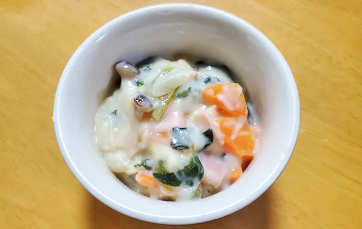 『餃子の皮でポットパイ』を作る写真（撮影：エニママ）