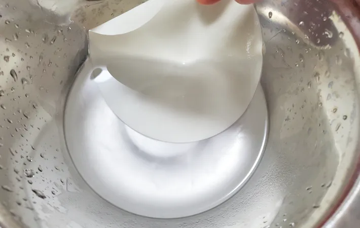 『餃子の皮でポットパイ』を作る写真（撮影：エニママ）