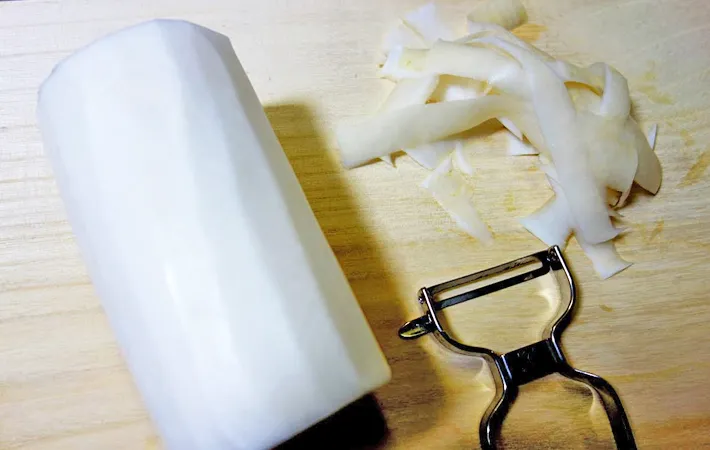 『ダイコン麺のスープ』を作る写真（撮影：エニママ）