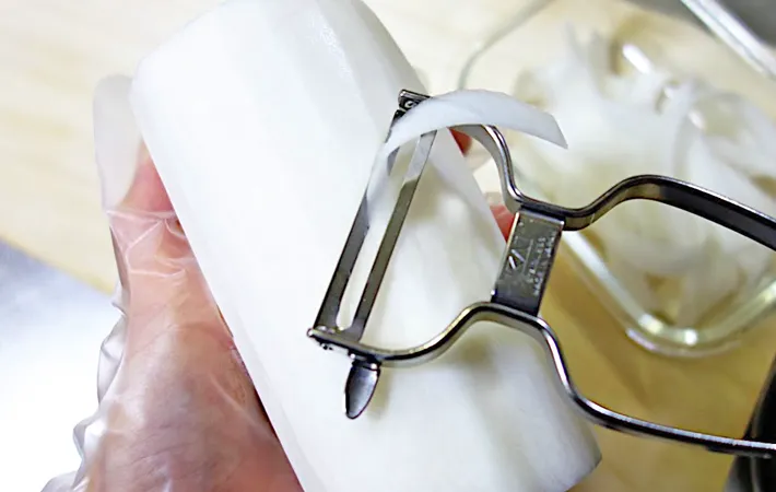 『ダイコン麺のスープ』を作る写真（撮影：エニママ）