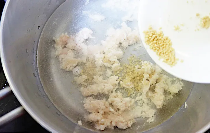 『ダイコン麺のスープ』を作る写真（撮影：エニママ）