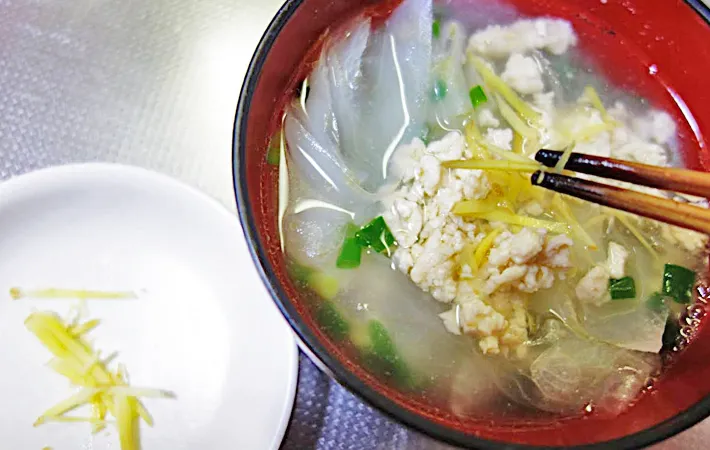 『ダイコン麺のスープ』を作る写真（撮影：エニママ）