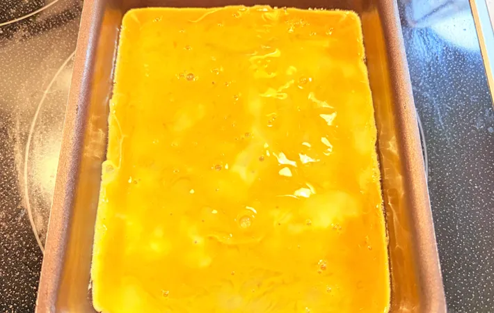 『ミートソース入り玉子焼き』を作る写真（撮影：エニママ）