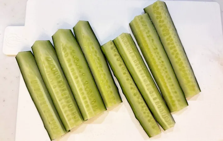 『かんたん深煎りごまバンバンジー』を作る写真（撮影：エニママ）