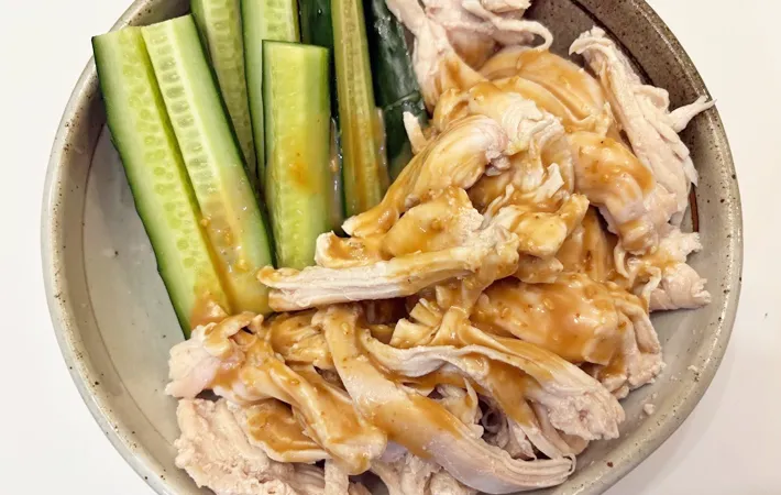 『かんたん深煎りごまバンバンジー』の完成写真（撮影：エニママ）