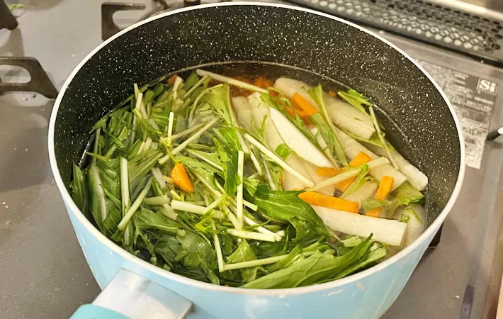 『ゆず味噌汁』を作る写真（撮影：エニママ）