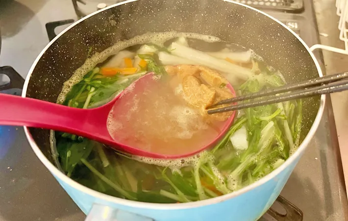 『ゆず味噌汁』を作る写真（撮影：エニママ）