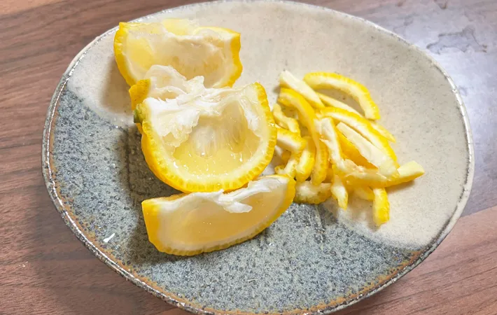 『ゆず味噌汁』を作る写真（撮影：エニママ）