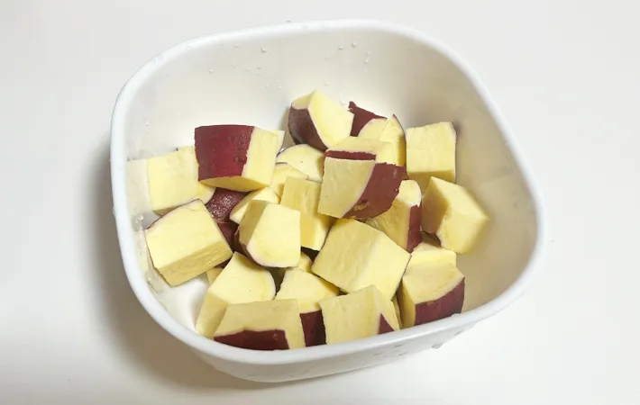 『大学芋餅』を作る写真（撮影：エニママ）